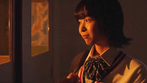 学校里喜欢接吻的少女疯狂接吻诱惑和黏膜交换SEX