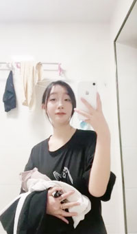 小萱啊  大奶子真美