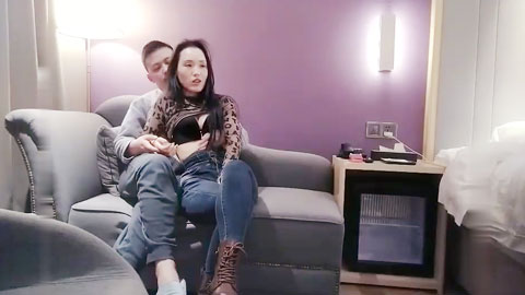 迷妹推荐--约了个牛仔裤大长腿少妇激情啪啪_join_001