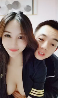 韵味十足，性感美腿，和男友直播啪啪，多姿势爆操。