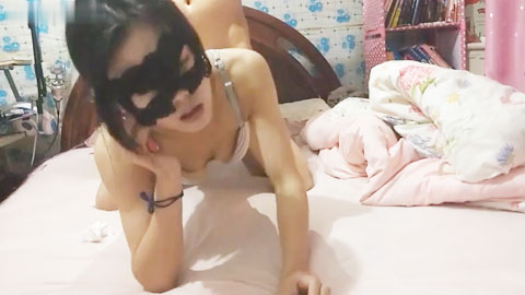 迷妹推荐--少妇偷情老公打来电话，‘我知道，准备睡觉了，没看一会再看，我也想你，还有多久才能回来啊’，对白真刺激