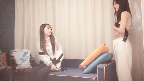 迷妹推荐--约两个极品清纯外围嫩妹激情双飞