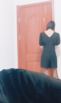 我的36岁后妈 小妈变态主动的让我吃惊 老爸酒醉在隔壁喊的更凶了内射