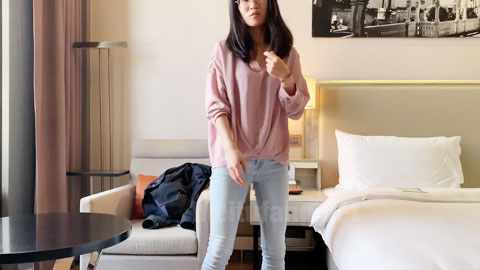 迷妹推荐--约炮24岁诊所工作良家人妻骚婊说肉棒比她老公的大无套内射