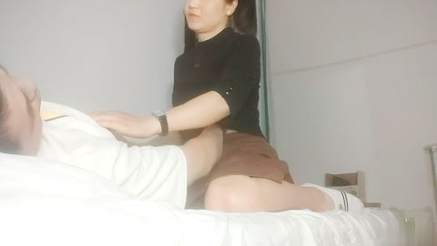 迷妹推荐--骑在身上按摩，摸摸搞搞，口硬骑乘位，翘起屁股后入