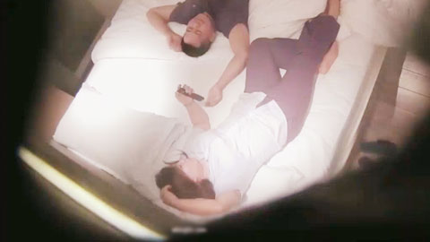 迷妹推荐--酒店大白方床偷拍胖哥和女友开房扒光衣服慢慢搞