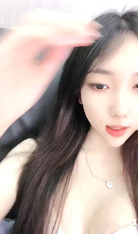 笔直美腿旺盛阴毛 美不胜收、