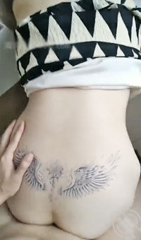 大嫂的闺蜜来找她玩，大嫂却在卫生间被我操完才出门