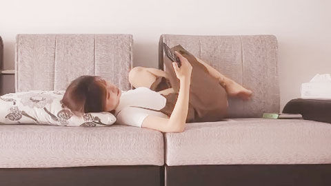 迷妹推荐--极品良家女神，家中与情人相会，颠鸾倒凤，身材绝佳，超近景视角，模特身材完美尤物