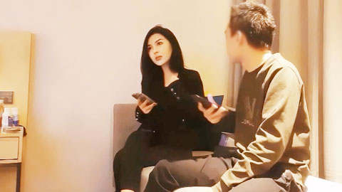 迷妹推荐--肉体太极品了丰腴肉肉的，丁字裤揉捏扣搓滋味好爽，啪啪软大屁股撞击滋滋插