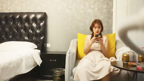 迷妹推荐--比照片漂亮太骚了，边插边自摸，非常享受简直极品