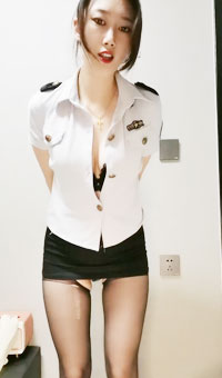 极品美少妇丝袜制服诱惑  道具疯狂抽插自慰喷射白浆