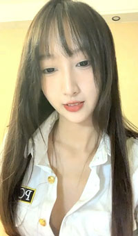 颜值吊打全场，土豪们的最爱，172cm，神似都美竹，一场就上收益榜，人气登顶万众期待