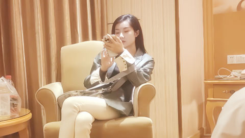 迷妹推荐--又当又立的婊子，半路喊疼退钱走人