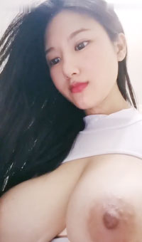 音乐女教师超级天然美胸~绝对劲爆的尤物!食指扣穴自慰~瓣开BB特写~水多多,爸爸快点来艹死她!