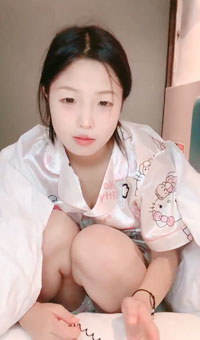 颜值天花板_这么嫩的馒头小穴无套啪啪深喉！