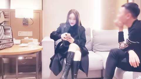 迷妹推荐--约操外围小姐姐，白嫩大胸网红脸，沙发啪啪后入激情无限