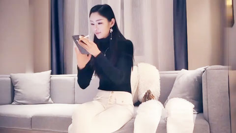 迷妹推荐--高价网约车模，女神貌美肤白大长腿，对着镜子后入搔首弄姿真是个小尤物