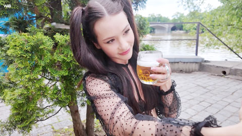 双马尾黑蕾丝妹子