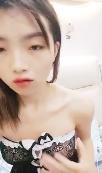 美乳少女奶子又圆又挺好诱人