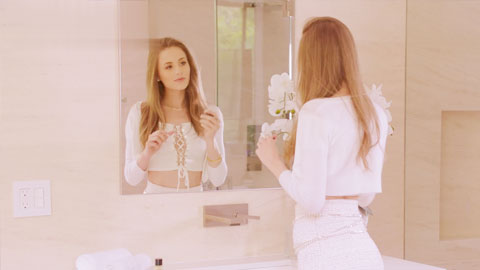 凯勒和一个房地产大亨住在一起