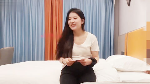 迷妹推荐--外表清纯性格好，还有很多姿势不会需要调教，深入交流干得她嗷嗷叫