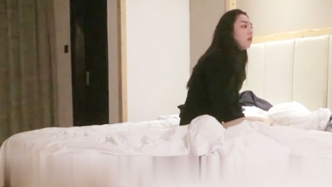 迷妹推荐--真实字幕对话，大女学生循循渐进脱去衣服 无套内射！