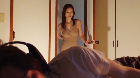 我和儿子的朋友做爱了--慢慢的接受了他