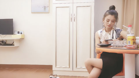 迷妹推荐--开放式厨房的疯狂大胆后入，婀娜多姿的胴体，补偿价66一票制酒店偷拍