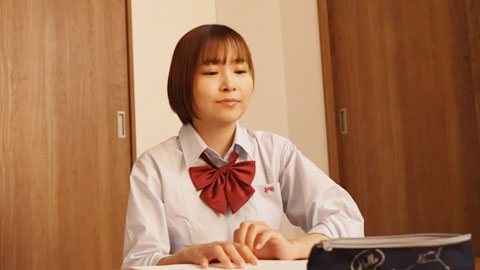 被学校最可爱的学生控制射精。每天被虐待狂玩弄的中年老师_001