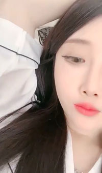 小仙女的脸蛋儿，肉感白皙前凸后翘的身材，鲜嫩的粉逼自慰溢出鲜嫩的白浆