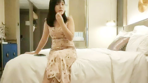 迷妹推荐--久违的性生活 母狗跪地深喉 骑上来整根插入蠕动 抬腿抽插后入猛操 非常舒服刺激