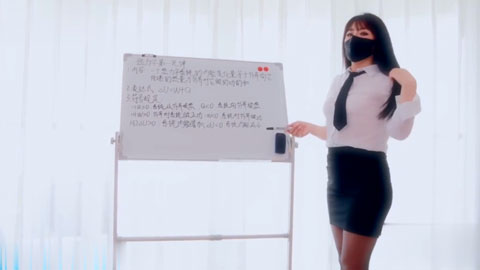 迷妹推荐--上司看着女下属打飞机，最后忍不住还是被老板干了！