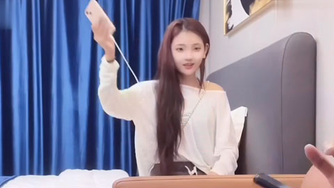 迷妹推荐--刚下海的18岁苗条紧逼萝莉小妹，连柒哥这样的老司机都坚持不住半小时就射了