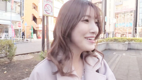 仆独自知道的女上司的另一面──在公司里只有网络和邮件，从未说过一句话的一路职涯女性，突然被邀请去约会_001