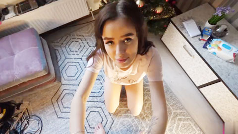 这么嫩的女友你能忍住不来一发