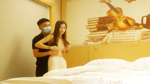 迷妹推荐--28岁小白领，相约酒店共度春宵，脱光抱到床上抠逼操穴，娇喘阵阵