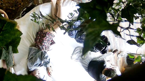 迷妹推荐--酒店偷拍！高颜值妹子长得像新疆迪丽热巴风情女神