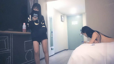 迷妹推荐--纹身嫩妹单人口交按摩深喉插嘴