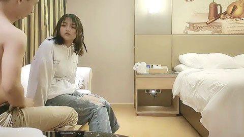 迷妹推荐--约操学生妹，激情四射各种角度，小姐姐被干高潮好陶醉