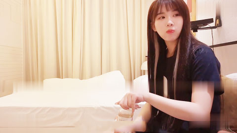 迷妹推荐--3000约的贴心大长腿，把月经搞出来了妹子说她很自责