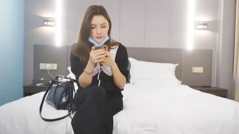 迷妹推荐--约啪 日的不是很开心的样子