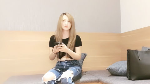 迷妹推荐--黄发牛仔敏感妹，爽到午夜腿抽筋