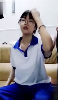 极品大奶宜春二中高中生，正写作业被老师爆操