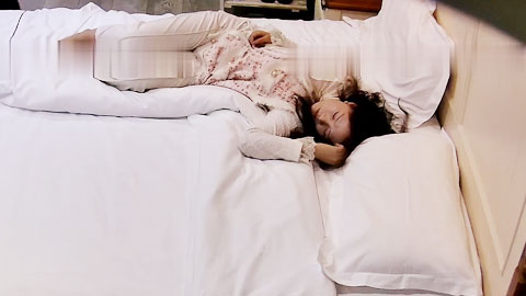 迷妹推荐--娇艳欲滴富贵气质少妇酒后微醉被操时敏感淫荡，叫声诱惑