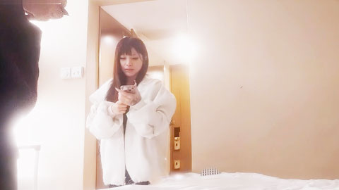 迷妹推荐--约了个18岁的日本妹，比较小只下面很紧，有说有笑的服务非常好，最后被我站着打桩
