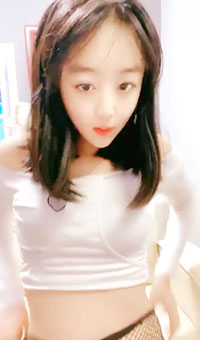 新买的黑色渔网袜 ，撩下内衣露白嫩奶子 ，揉搓小穴娇喘呻吟 ，表情挺夸张很爽的样子