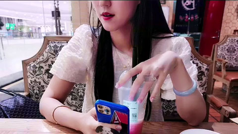 喝完喜茶让你操”，回酒店换上丝袜发情