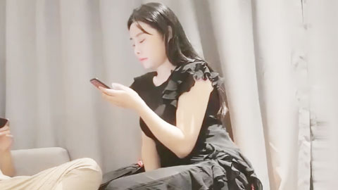 迷妹推荐--高颜值大长腿黑裙妹子