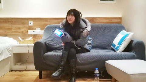 迷妹推荐--00后粉嫩小萝莉，玲珑有致温柔乖巧，激情啪啪战斗精彩